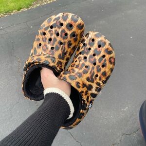 CHEETAH SHERPA CROCS